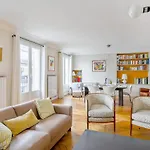 Stylish And Bright Flat In The 17Th Arr Of Paris - Welkeys
