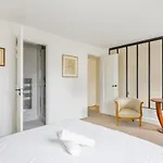 Stylish And Bright Flat In The 17Th Arr Of Paris - Welkeys
