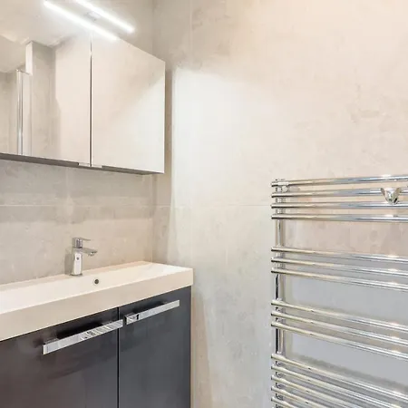 Stylish And Bright Flat In The 17th Arr Of - Welkeys