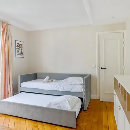 Stylish And Bright Flat In The 17th Arr Of - Welkeys *